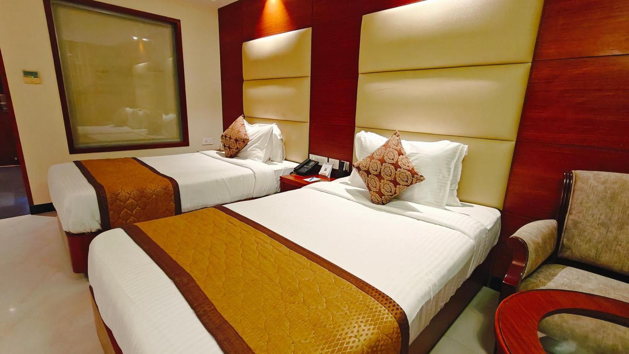 ดับเบิลเอ็ม เลกาซี กัณจิปุรัม Hotel กาญจีปุรัม ภายนอก รูปภาพ