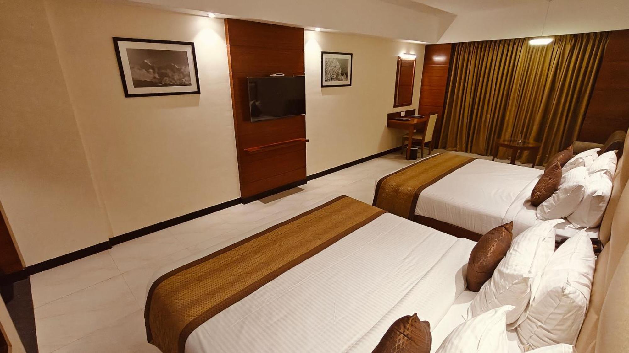 ดับเบิลเอ็ม เลกาซี กัณจิปุรัม Hotel กาญจีปุรัม ภายนอก รูปภาพ
