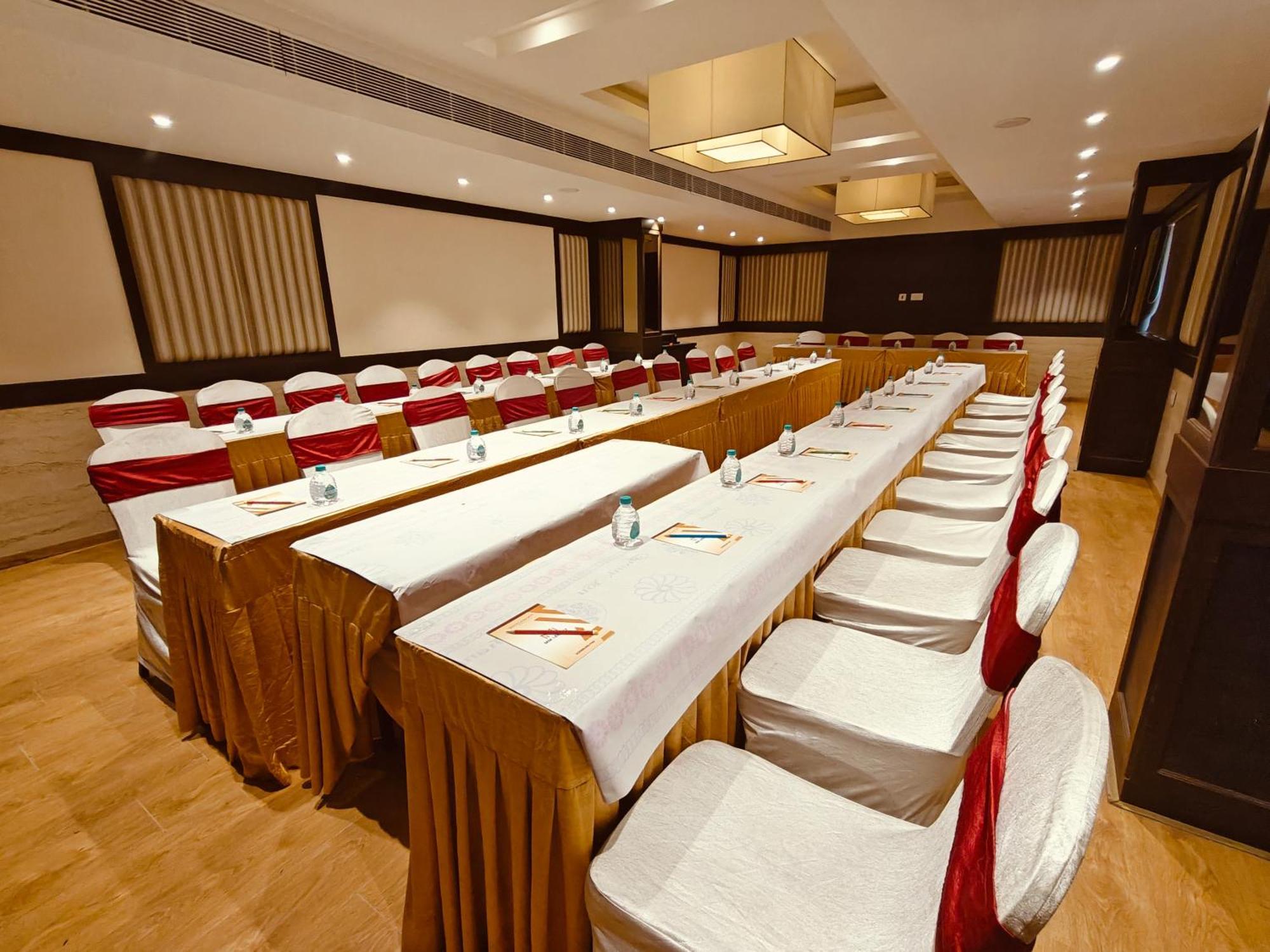 ดับเบิลเอ็ม เลกาซี กัณจิปุรัม Hotel กาญจีปุรัม ภายนอก รูปภาพ